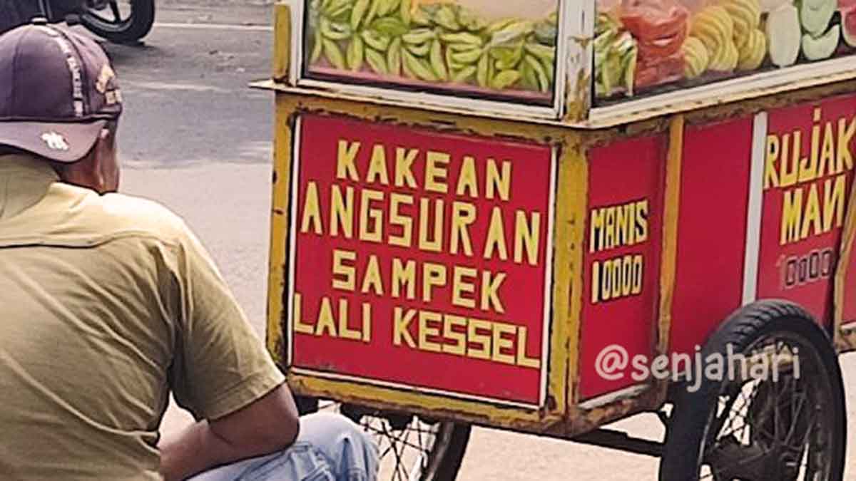 ilustrasi pedagang rujak dan menua dengan gembira